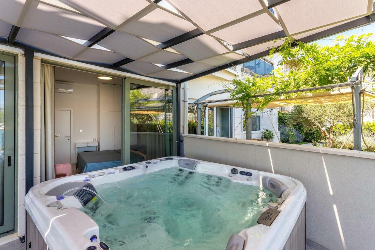 Luxury Apartment With Hot Tub Omiš Eksteriør billede