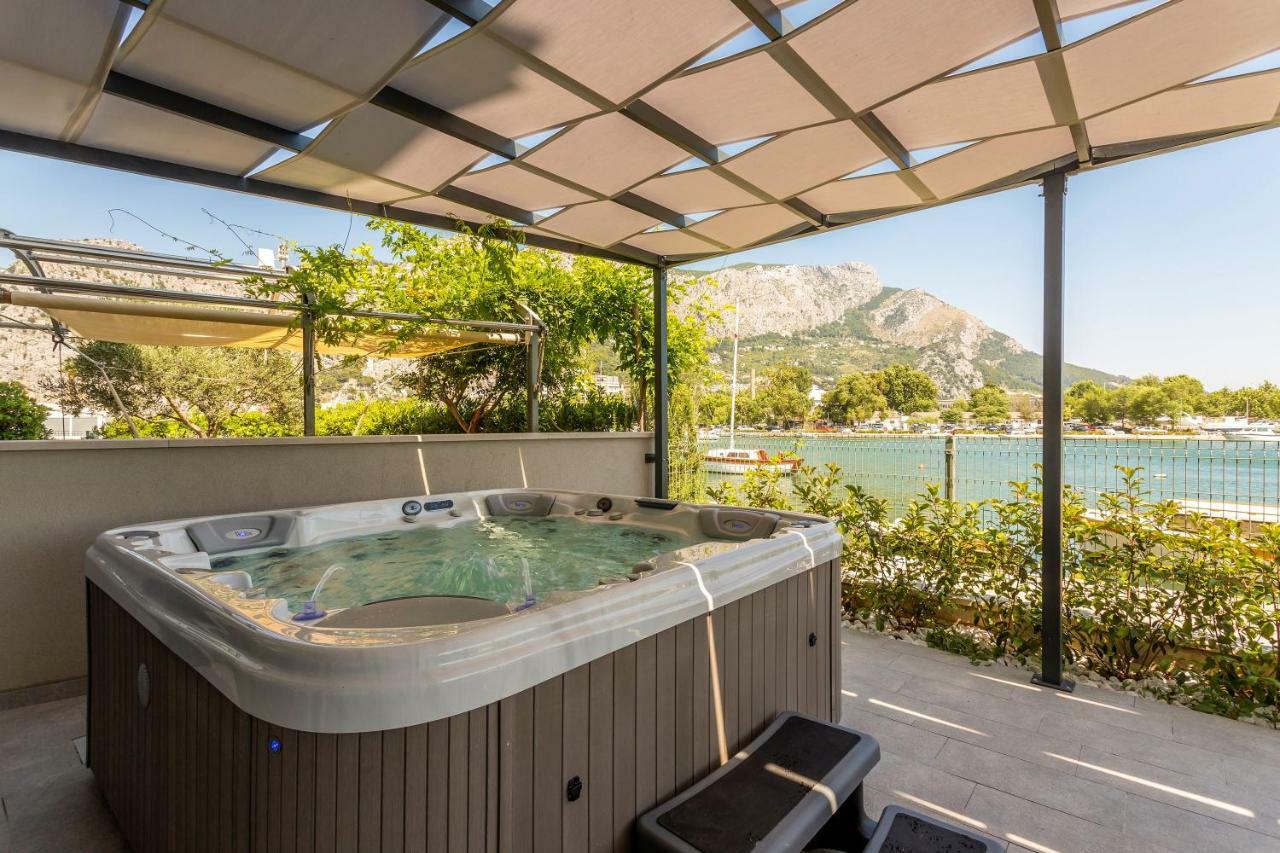Luxury Apartment With Hot Tub Omiš Eksteriør billede