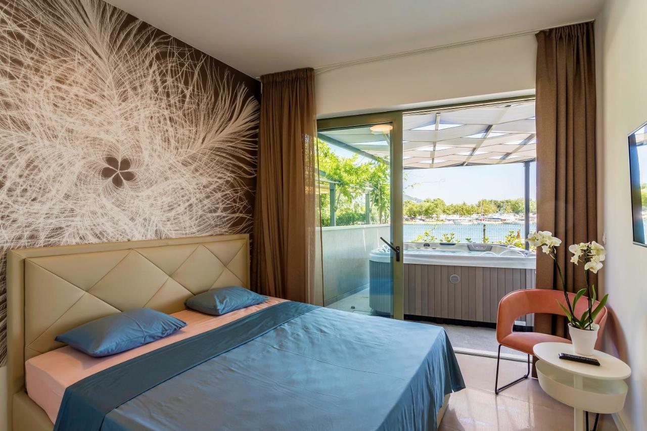 Luxury Apartment With Hot Tub Omiš Eksteriør billede