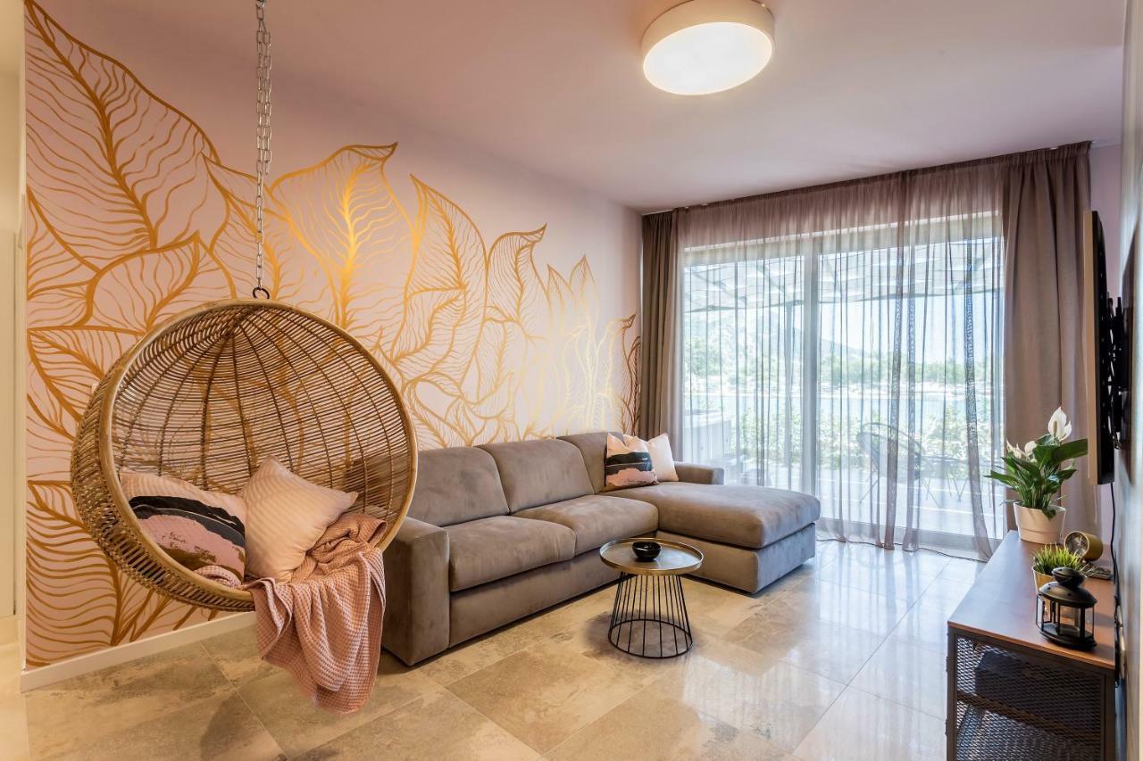 Luxury Apartment With Hot Tub Omiš Eksteriør billede