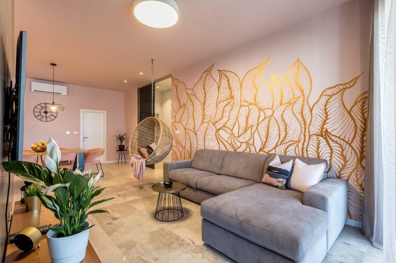 Luxury Apartment With Hot Tub Omiš Eksteriør billede