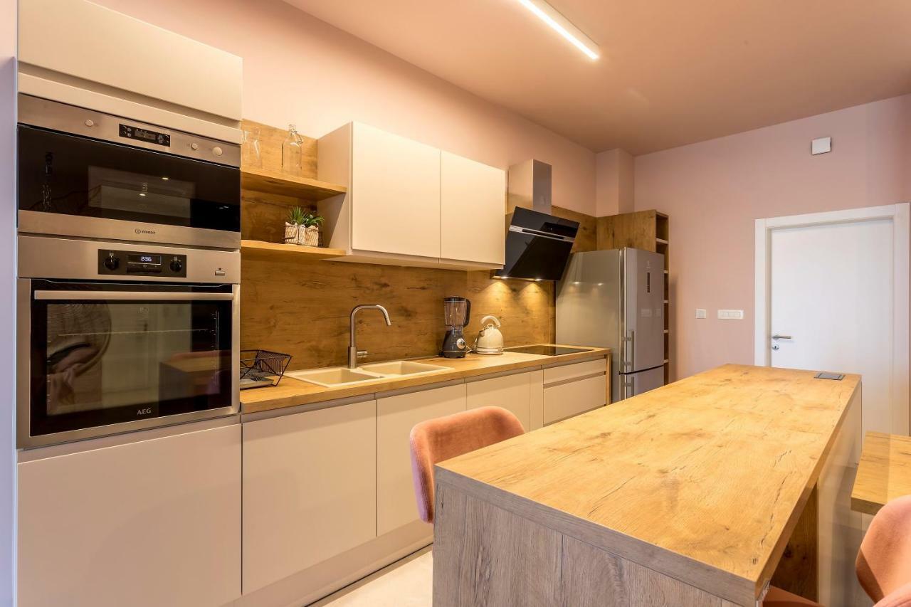 Luxury Apartment With Hot Tub Omiš Eksteriør billede