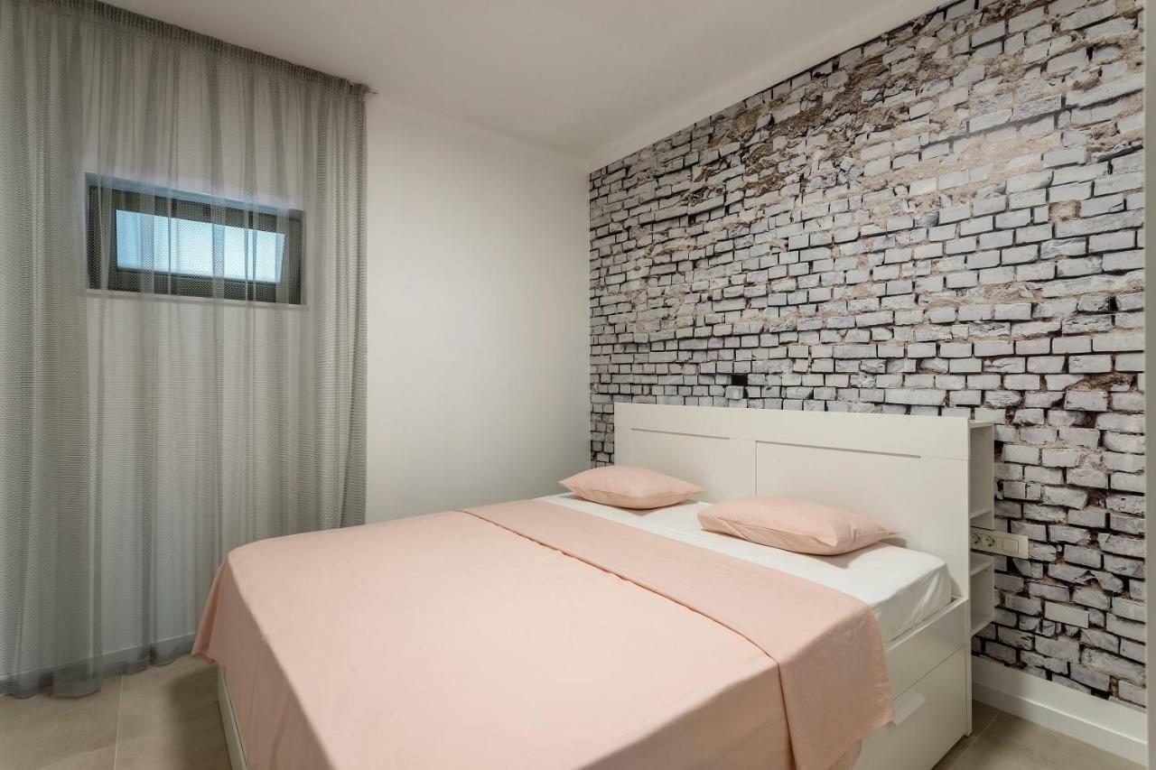 Luxury Apartment With Hot Tub Omiš Eksteriør billede