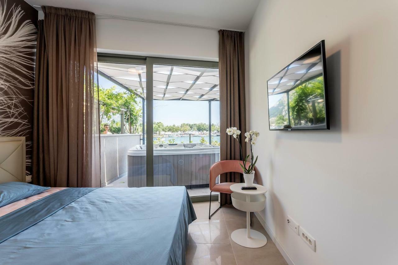 Luxury Apartment With Hot Tub Omiš Eksteriør billede